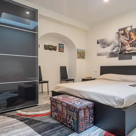 Nice In With 2 Bedrooms And Wifi Hébergement de vacances